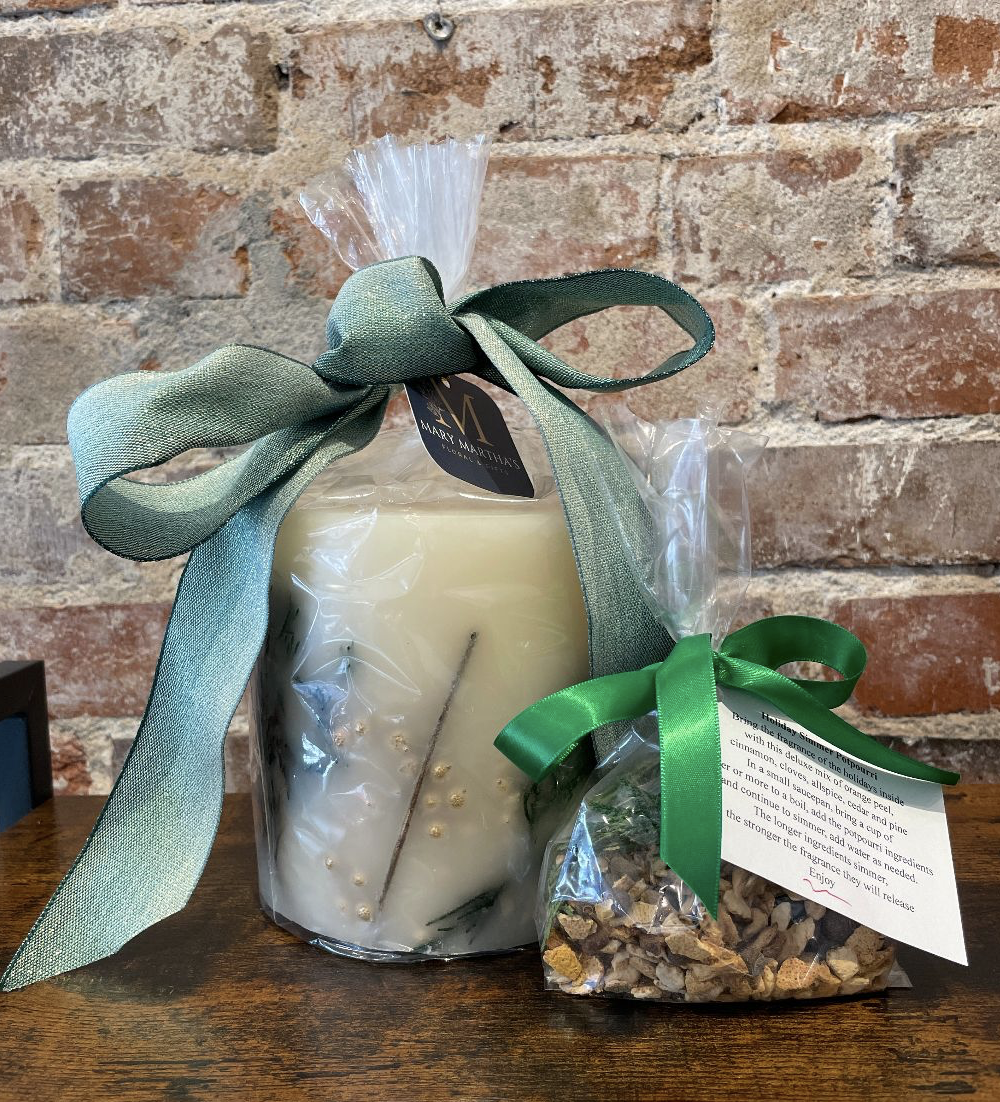 Table Pillar Pine Candle & Simmer Pot gift set